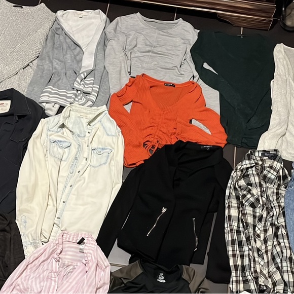 Sweaters and dress shirts - Picture 4 of 4